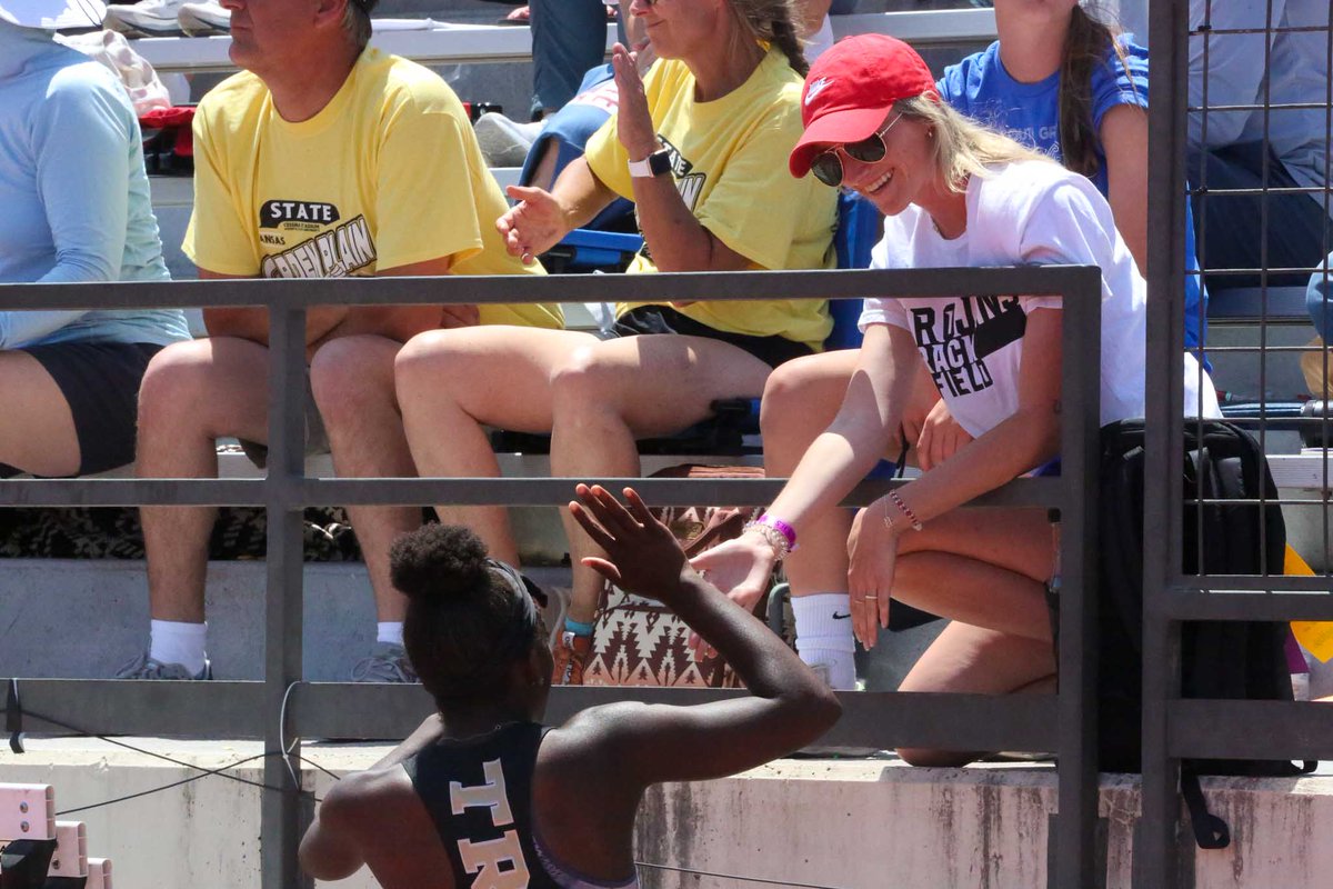 liamkeating7's tweet photo. Topeka High's Ahsieyrhuajh Rayton takes 2nd place in Triple Jump. 

The freshman (@AhsieyrhuajhR) exploded onto the scene in Class 6A. She finishes with a mark of 38-5.25 to earn silver. 

Shawnee Mission North's Rosjai Curtis takes the crown in 39-11.50. https://t.co/uypTpL2HmT
