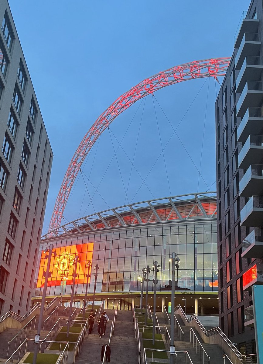 Wembley is red tonight #mufc