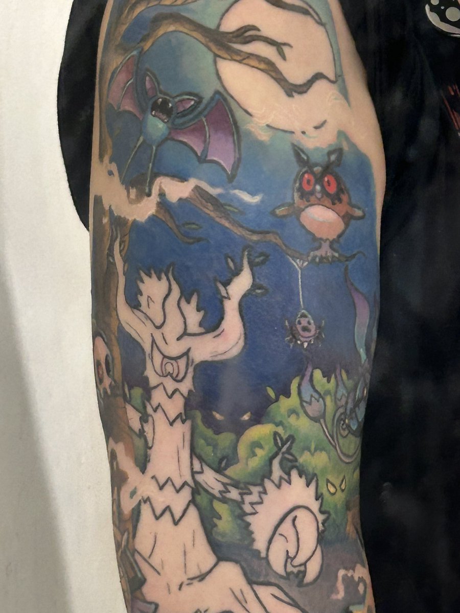 KarlossPokemon's tweet photo. 1 small session to finish off trevenant &amp; moon as we ran out of time then my #pokemon tattoo is complete 🤩 https://t.co/M8U865Wlu5
