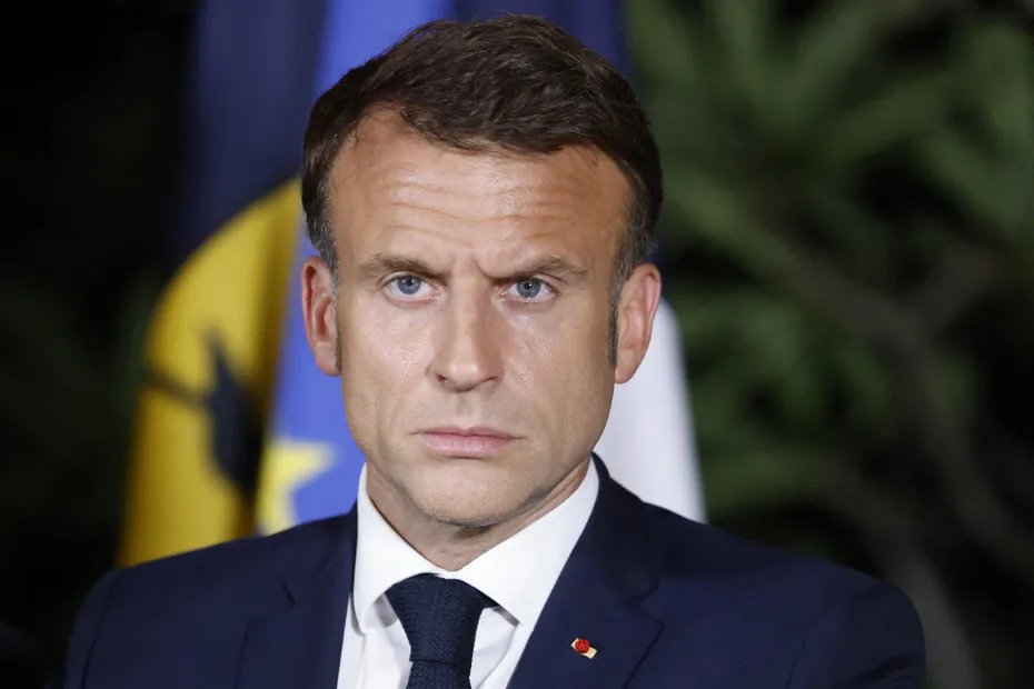 la1ere's tweet photo. 🔴🗳 Nouvelle-Calédonie : Emmanuel Macron prêt "à aller au référendum" national sur la réforme du corps électoral

📱💻 https://t.co/feBu0W9BKX https://t.co/g72H4u5nsa