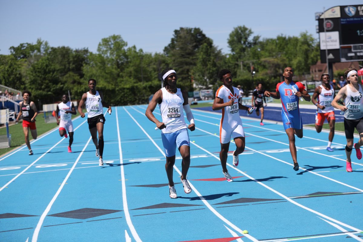 MSHeartland_'s tweet image. Chicago Kenwood wins the 3A 4x200 relay with all class merge 1:26.82 #BTFState24
