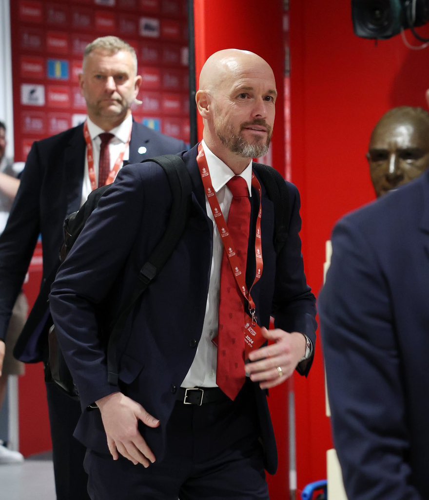 FabrizioRomano's tweet photo. 🔴 Ten Hag when asked if criticism of his team has been unfair: “I think so”.

“It’s about criticism for thr team. Me as well. It was NOT right”. https://t.co/ceDYoFz2Nb