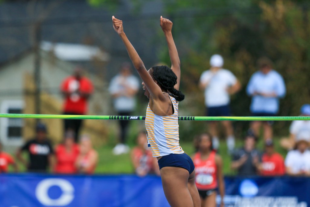 RacersXCTF's tweet photo. 𝙏𝙞𝙘𝙠𝙚𝙩 𝙩𝙤 𝙀𝙪𝙜𝙚𝙣𝙚: 𝐏𝐔𝐍𝐂𝐇𝐄𝐃 🎟️

@Meghanfletch15 is heading to @NCAATrackField Nationals after clearing 1.84m in the high jump to set a new personal and program record‼️

#GoRacers🏇 https://t.co/SGh5bmj8o1