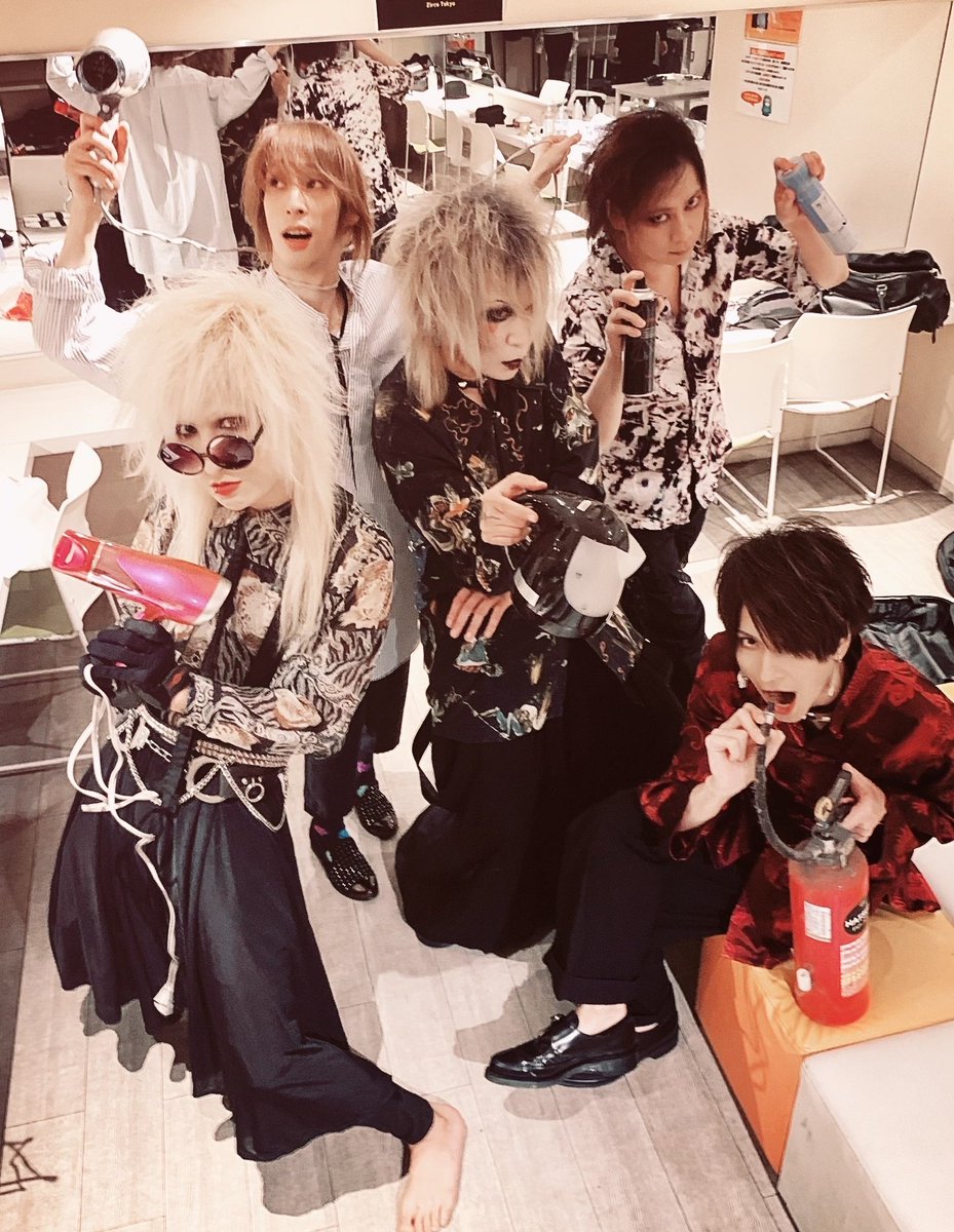 kozidaily's tweet photo. ft. ZIZ https://t.co/mJz2Jua9hn