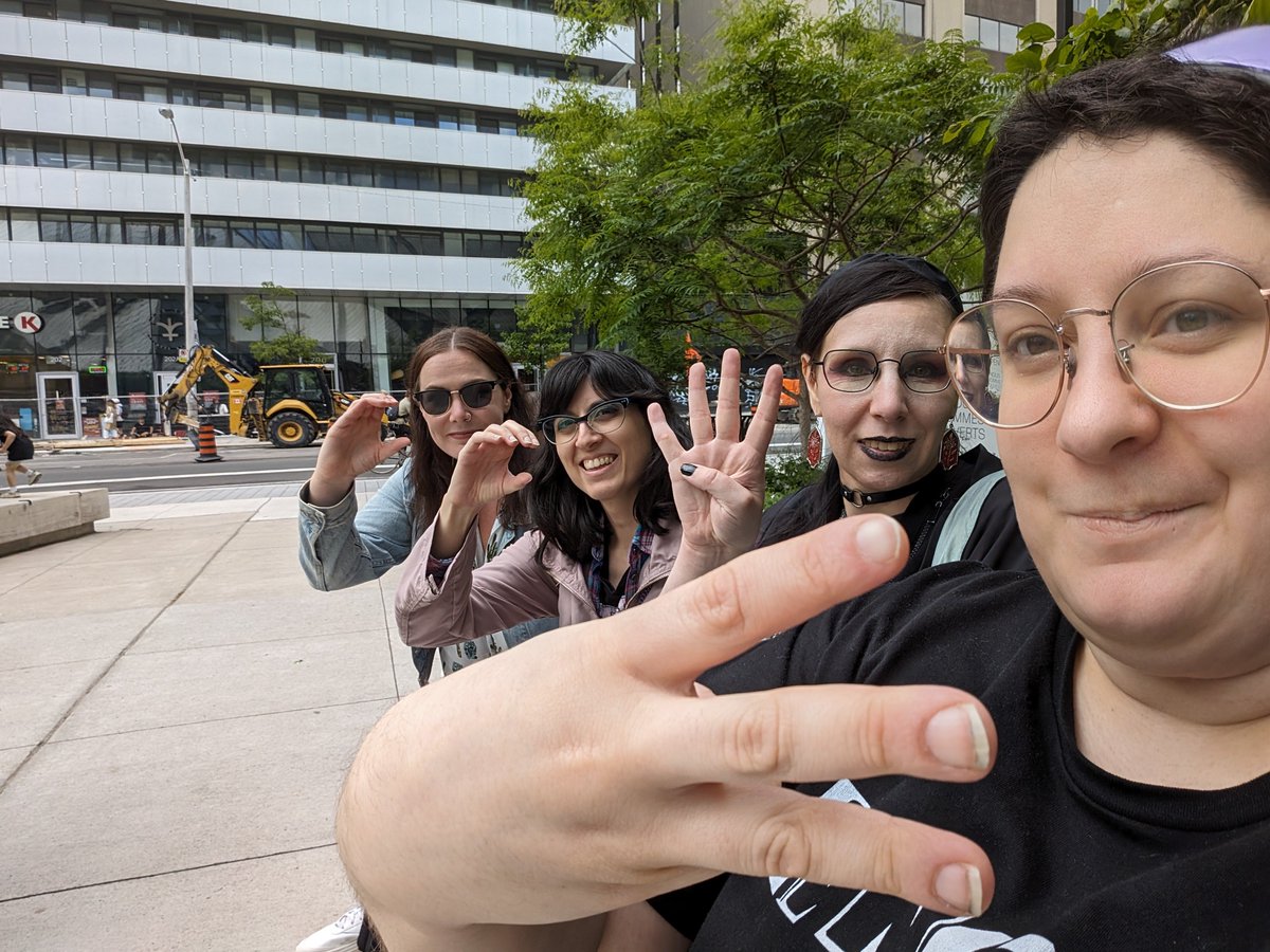 TheJediMazter's tweet photo. Awesome day of sushi eating and museum-ing in Toronto with fellow Canadian Catnips! @georgetaylor83
#CC4E https://t.co/CVN0HIdI9k