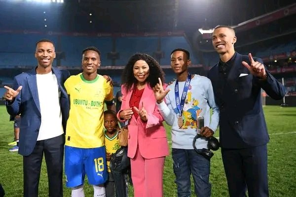 🤩🥇

🇿🇦 Themba Zwane,the greatest there is, the greatest there was, the greatest there will ever be South African footballer's two sons (Yellow shirt and blue jersey)

#Sundowns #DStvPrem