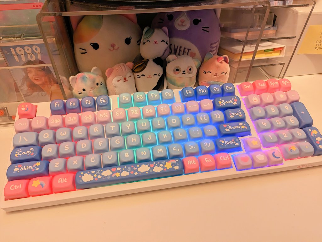 the keycaps I pre-ordered at acen came and they are so perfect and adorable 🥹 they're from @/chucharms on insta