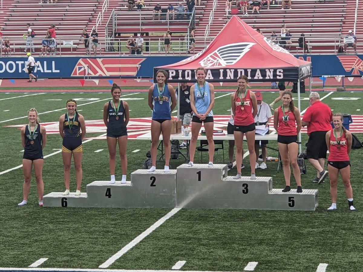 IH_TracknField's tweet photo. Great podium finishes at Regional Finals!
Sabrina finished 5th in the 400m by running a PR and breaking 59 sec 👏 👏 
Miles finishes 🥉 in the 800m and is heading to States 👏 👏 
Ojas finished 6th in HJ 👏 👏 
Jack finished 8th in the 400m 👏 👏   @ihbravesad https://t.co/1kZtjO8Uw4