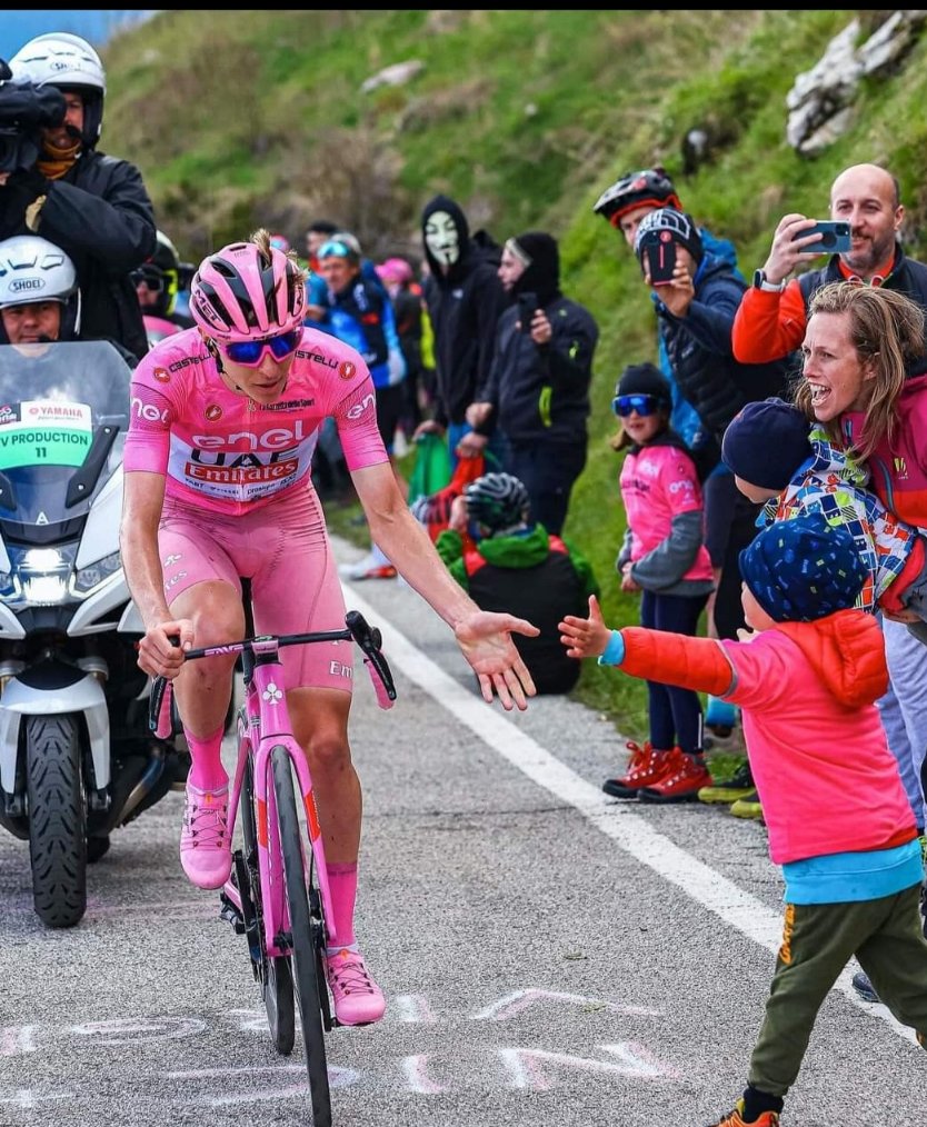 Un campione è soprattutto questo. #Giroditalia