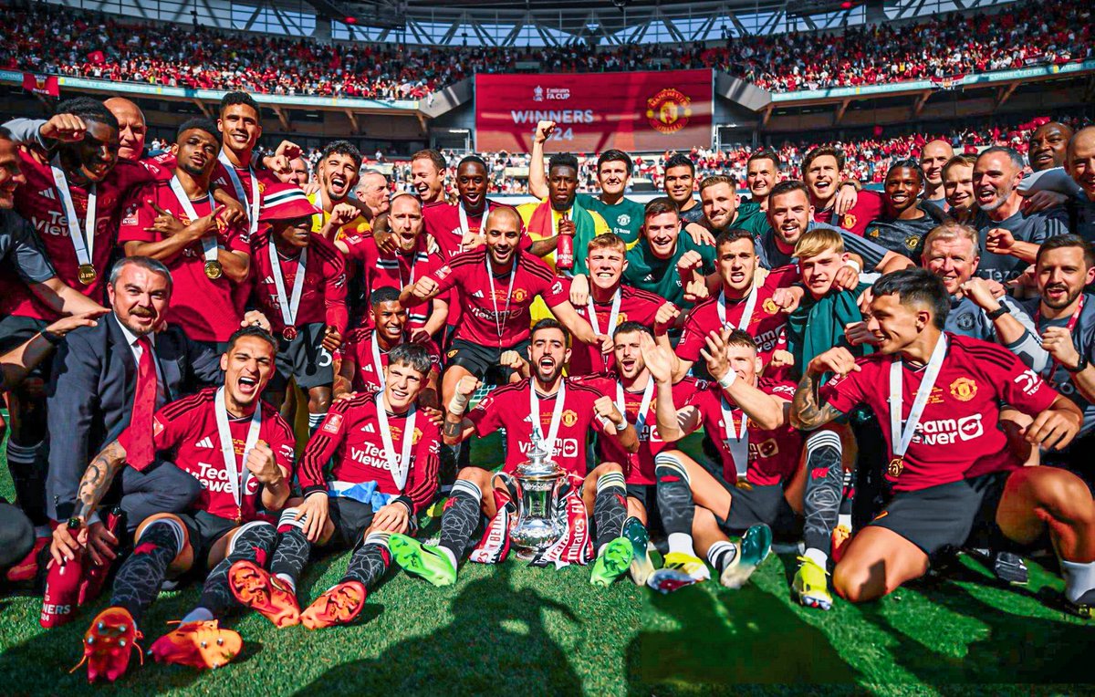 g7sanchez's tweet photo. La foto ! ❤️❤️❤️#united https://t.co/ZmUlwMNHgX
