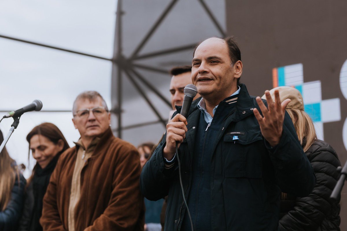 GustavoSaadi's tweet photo. En la tradicional Fiesta del Locro, celebramos junto a vecinos y vecinas el 214° aniversario de aquel #25deMayo que marcó el inicio de nuestro camino hacia la independencia.

En esta fecha tan significativa, quiero reiterar mi compromiso con el desarrollo y el bienestar de nuestra ciudad, trabajando día a día para construir una Capital más justa, equitativa y solidaria.