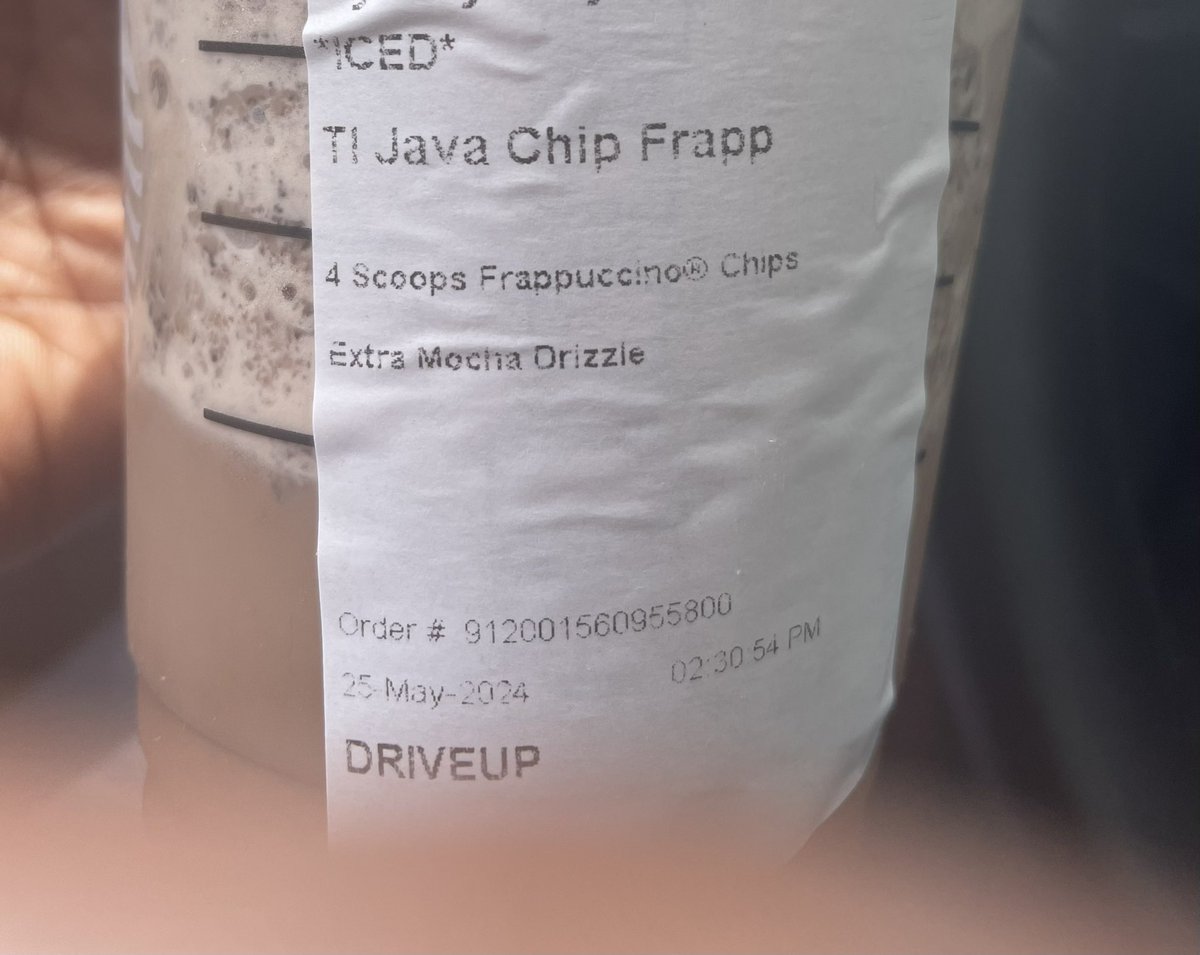 Tysley's tweet photo. When you ask for extra drizzle on your drink at your @Target drive up from @Starbucks and so they give you…no drizzle?🤷🏾‍♀️😂. #stillgood #javachipfrap https://t.co/ZB8cMlf5iS