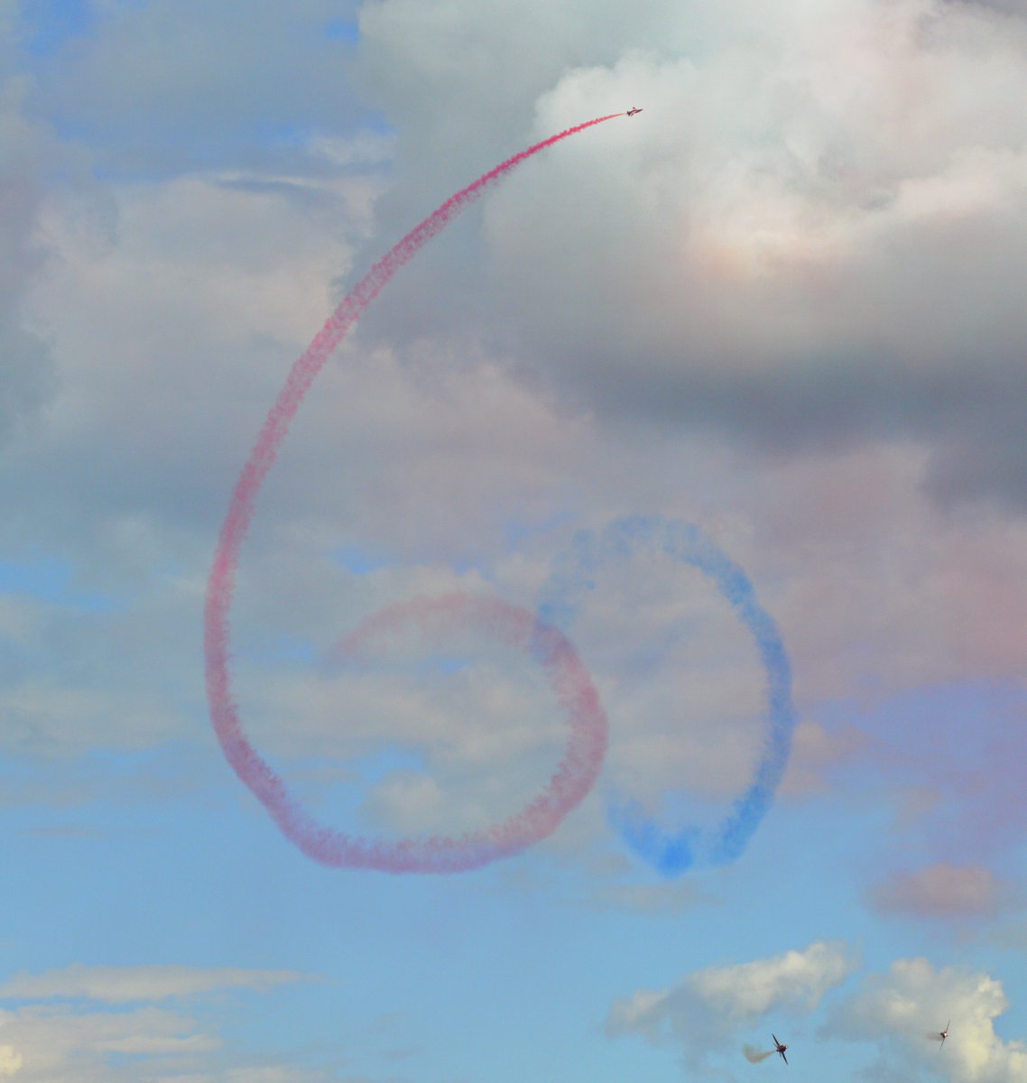 Jean_Marc_66's tweet photo. Thanks @rafredarrows for your great show today at #chambley https://t.co/rE9HTQwG00