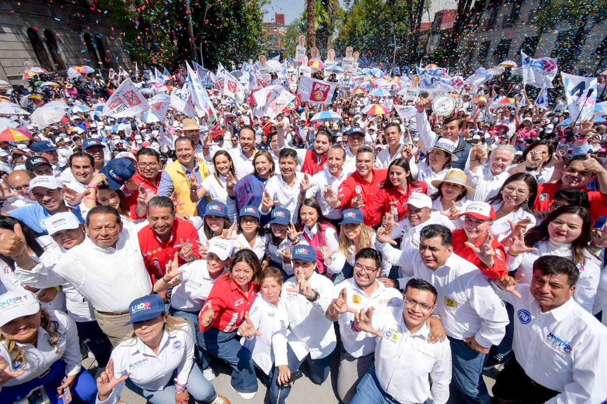 karina_ralcala's tweet photo. Para l@s que dudaban… ¡la respuesta es clara! 💪🏽💖
Más de 30 mil poblan@s llenaron de energía este cierre de campaña.
Ya estamos construyendo un #MéxicoSinMiedo🤞
Puebla ya decidió y con esta coalición, ¡México va a ganar!
#LaloGobernador
#MarioPresidente
#XochitlPresidenta https://t.co/3pNIuSJF4E