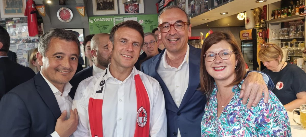 Thibaultblin22's tweet photo. Avant match de finale de coupe de France une trentaine de blessés légers, dont huit policiers, après de violents affrontements entre supporters VS la priorité du ministre de l intérieur et du PR être au bar #CoupedeFrance #PSGLyon #Macron #Darmanin https://t.co/LHAMhQYGU4