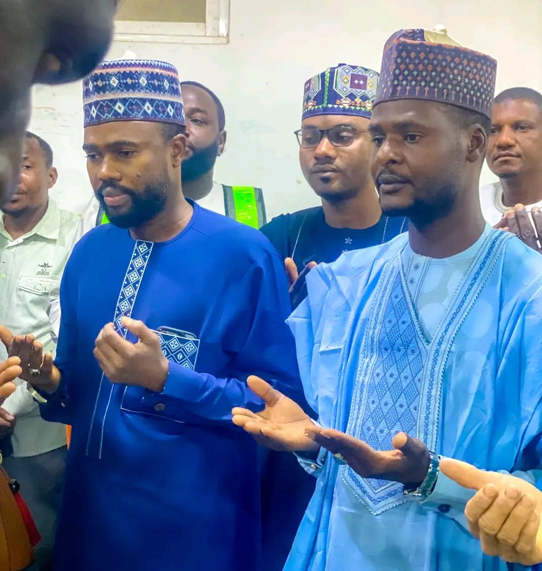 RayyanMovement's tweet photo. Earlier today, @RayyanHussein paid a condolence visit to the Executive Gov. of Kad. State, Sen @ubasanius over the death of his younger brother Mal. Mukhtar Lawal.
Prayers were given that may Almighty Allah forgive his shortcomings &amp; make Al-jannatul Firdaus his final abode. Amin https://t.co/bWRwG2etuf