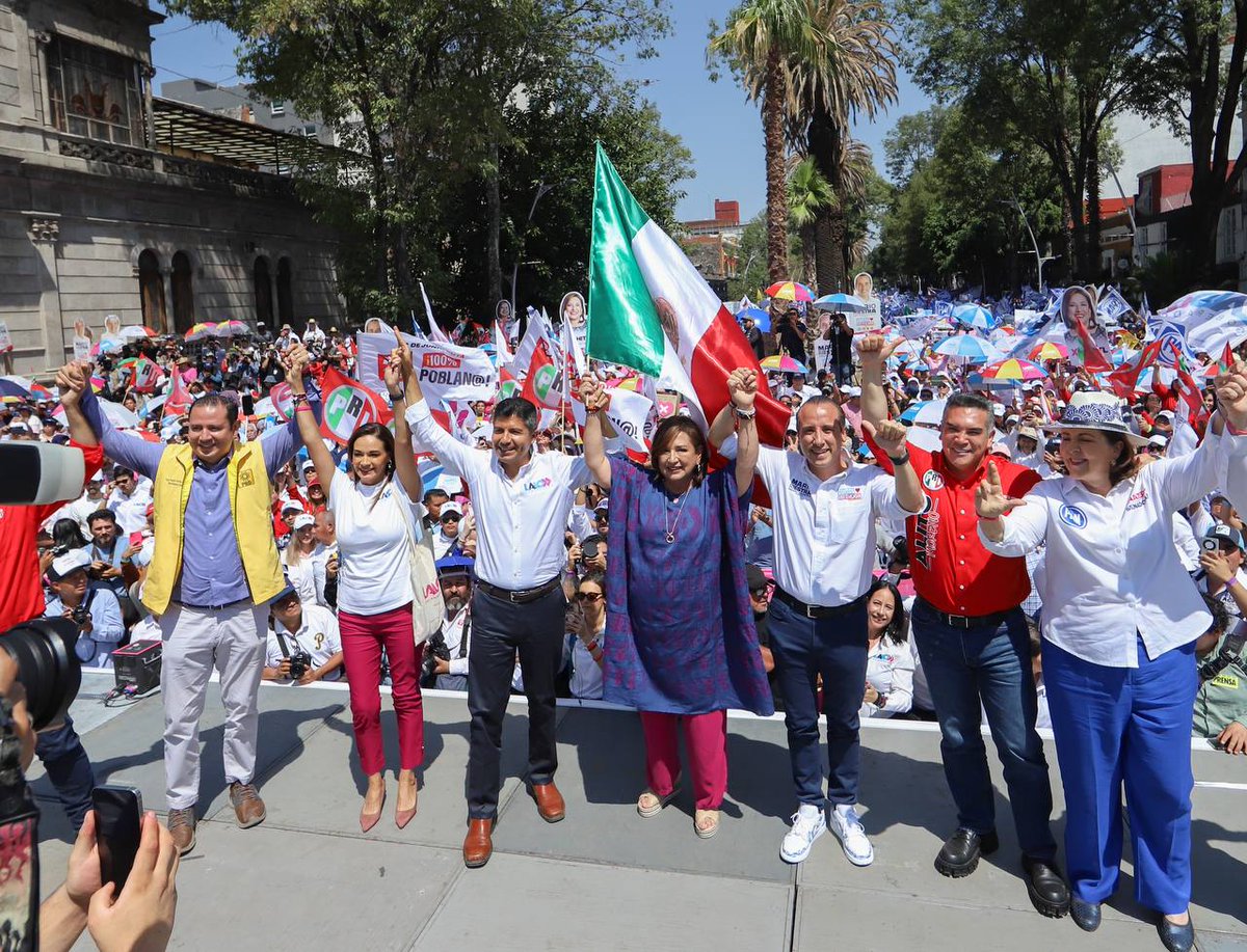 eduardorivera01's tweet photo. Esta es la fuerza del rumbo seguro, que nos cuenten bien, más de 38 mil poblanas y poblanos que quieren lo mejor para nuestro estado. ¡Y seguimos sumando! 🙌🏼

Al lado de @XochitlGalvez y @marioriestra, ¡vamos a arrasar este 2 de junio!🎉

Muchas gracias por ser parte de este gran cierre de campaña. 🤜💥🤛
#LaloGobernador
