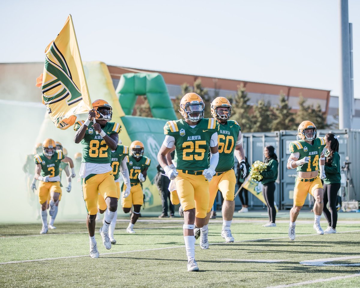 DariusCrandell's tweet photo. After a great conversation with @UACoachMorris I am BLESSED to receive my first @USPORTSca Scholarship offer to play football and further my education at the University Of Alberta!🟡🟢 #GoBears #DawgsUp #TBTG @zach_wilkie https://t.co/HISSyt99uu