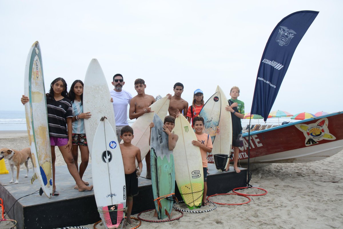 Disfrutamos una gran jornada en Montañita.
Gracias a todas las autoridades, atletas y aficionados que se sumaron hoy a #ElNuevoEcuadorPlayero para vivir grandes momentos con:
🏐Vóley playa
🏄‍♂️Surf
⚽️Fútbol playa
💃Bailoterapia
💪Actividades recreativas 

#ÚneteAlNuevoEcuador 🇪🇨