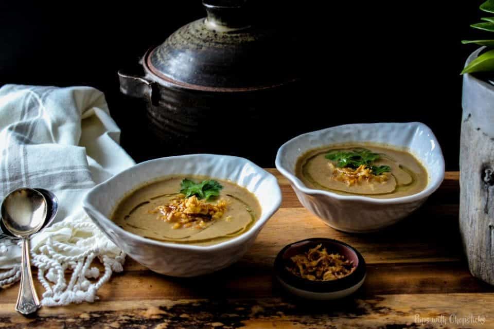 Roasted Miso Cauliflower Mushroom Soup Recipe: pupswithchopsticks.com/roasted-miso-c… #foodie #Nomnom #asianrecipes #asianfood