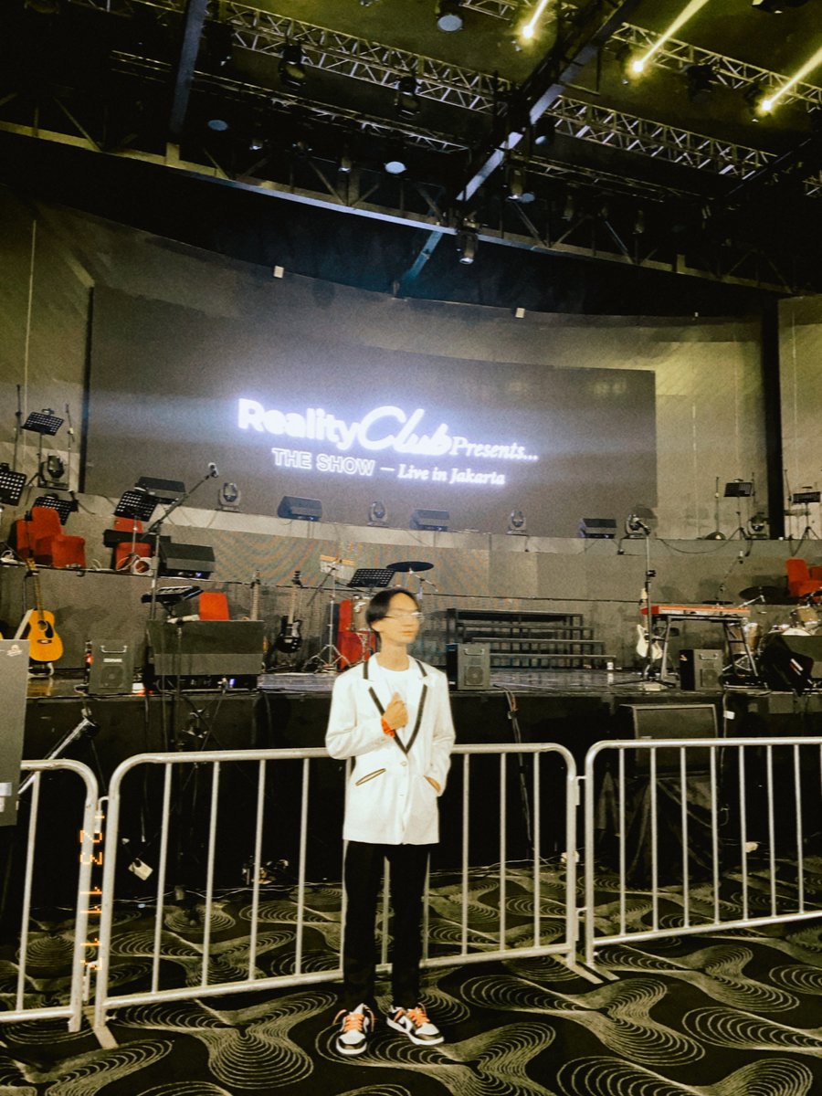 spreiji's tweet photo. releasing reality club last year concert dump. https://t.co/CtMceScrEP