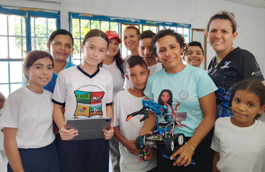 #DeInterés | Fundacite promueve formación tecnológica en Apure 💻Estudiantes de la E.P.B. “Luis Felipe Marcano” conocieron las ventajas y beneficios de la programación Scratch. Más información➡️tinyurl.com/mpnkesp7 #MaduroSeLasSabeTodas