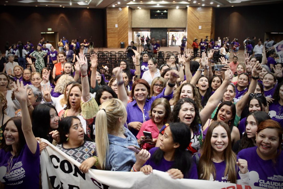 Hoy firmamos nuestro compromiso con la agenda de las mujeres de #Michoacán como parte del movimiento nacional @PorTodas_Mx . 

¡Seguimos haciendo historia! ¡La lucha #feminista es de izquierda! 💜

#MORENA2024 #ClaudiaSheinbaumPresidenta #Elecciones2024 #5de5