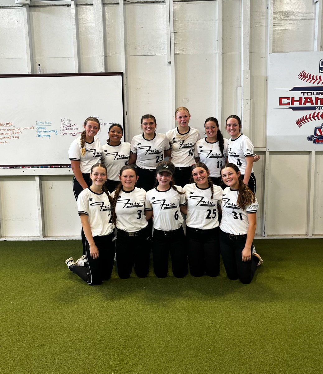 kenzierussell28's tweet photo. Can’t wait to get this season started with my girls!!🤍🖤@Brandon14Carr @aimie_davidson9 @FuryPlatinum https://t.co/HnyDP6h8Vu