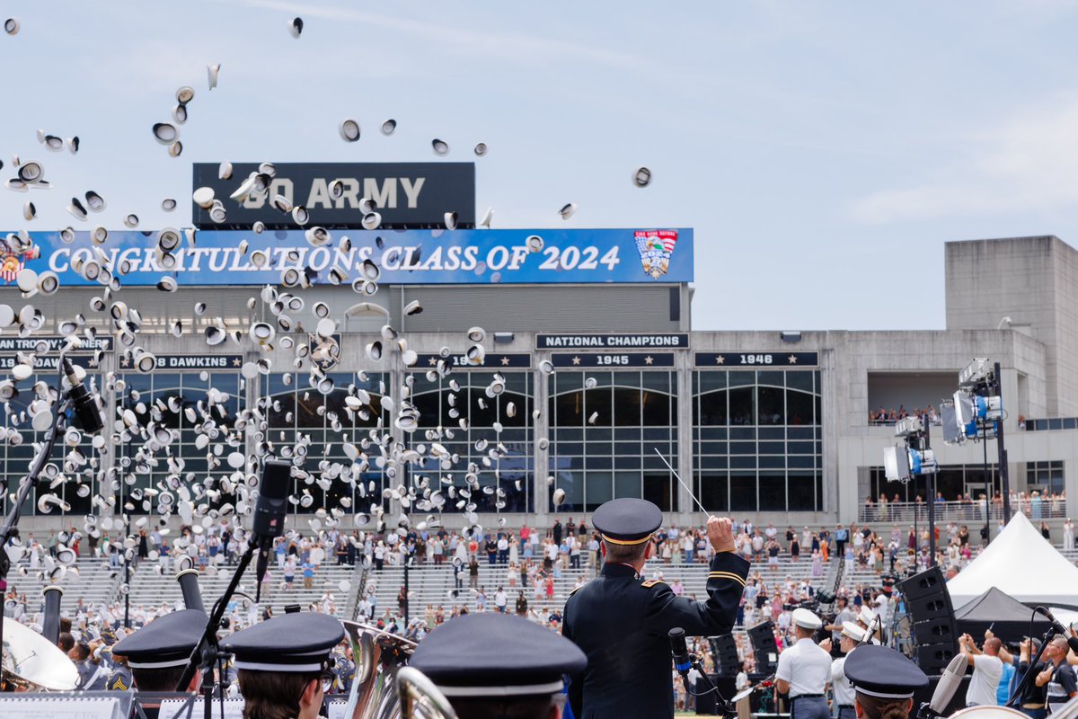 WestPointBand's tweet image. Congratulations, Class of 2024! 🎉

Today, the Class of 2024 graduated and commissioned as second lieutenants in the U.S. Army. We are proud of your achievements and excited to celebrate your future! #LikeNoneBefore 

@westpoint_usma @usarmy