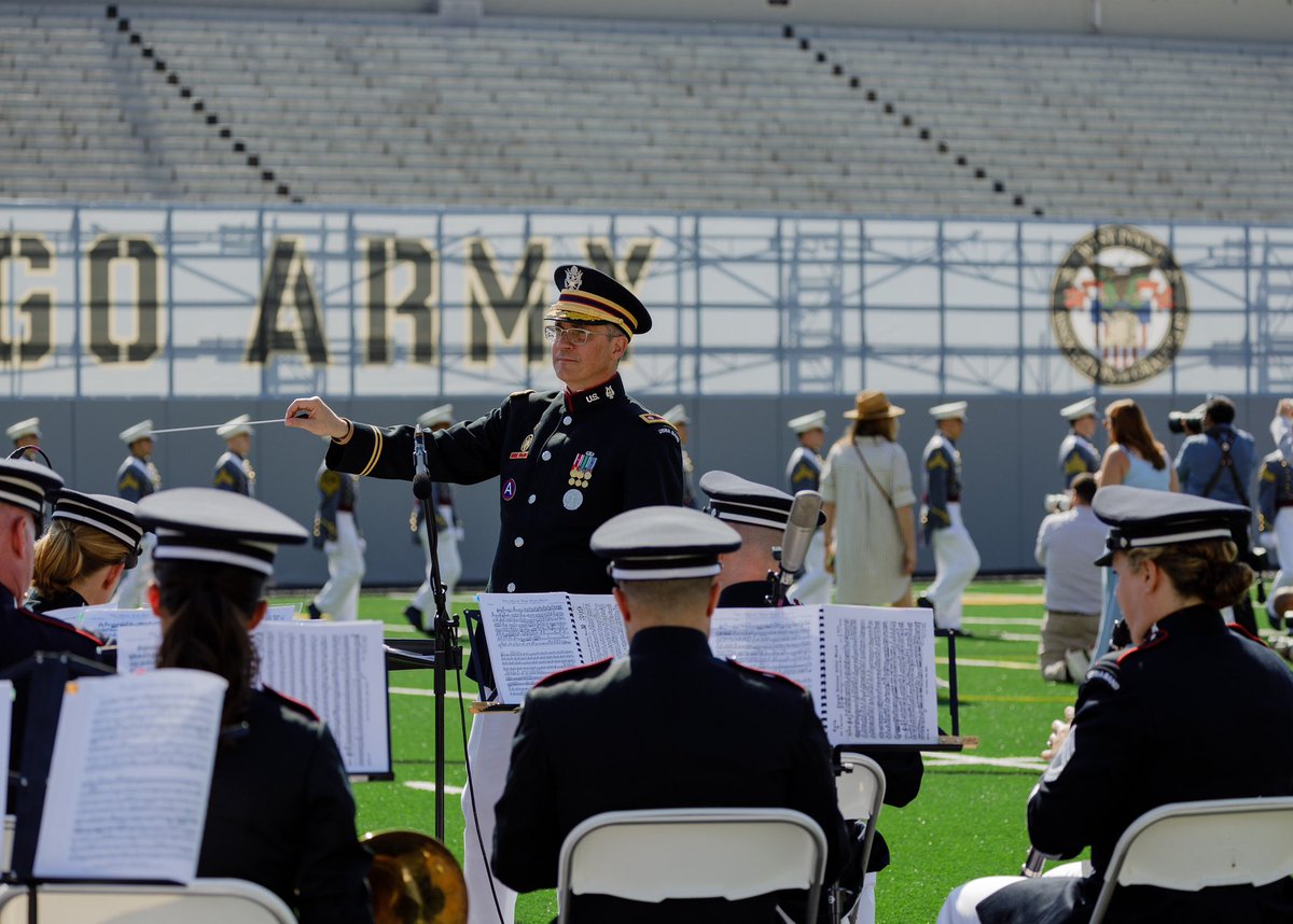 WestPointBand's tweet image. Congratulations, Class of 2024! 🎉

Today, the Class of 2024 graduated and commissioned as second lieutenants in the U.S. Army. We are proud of your achievements and excited to celebrate your future! #LikeNoneBefore 

@westpoint_usma @usarmy