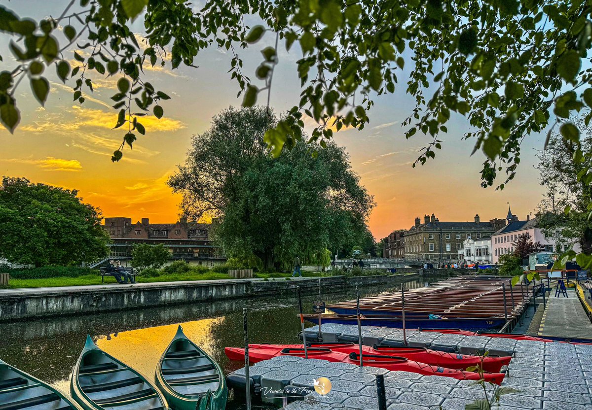 A beautiful sunset over Cambridge 🩷🧡❤️ #sunset #Cambridge #Punting