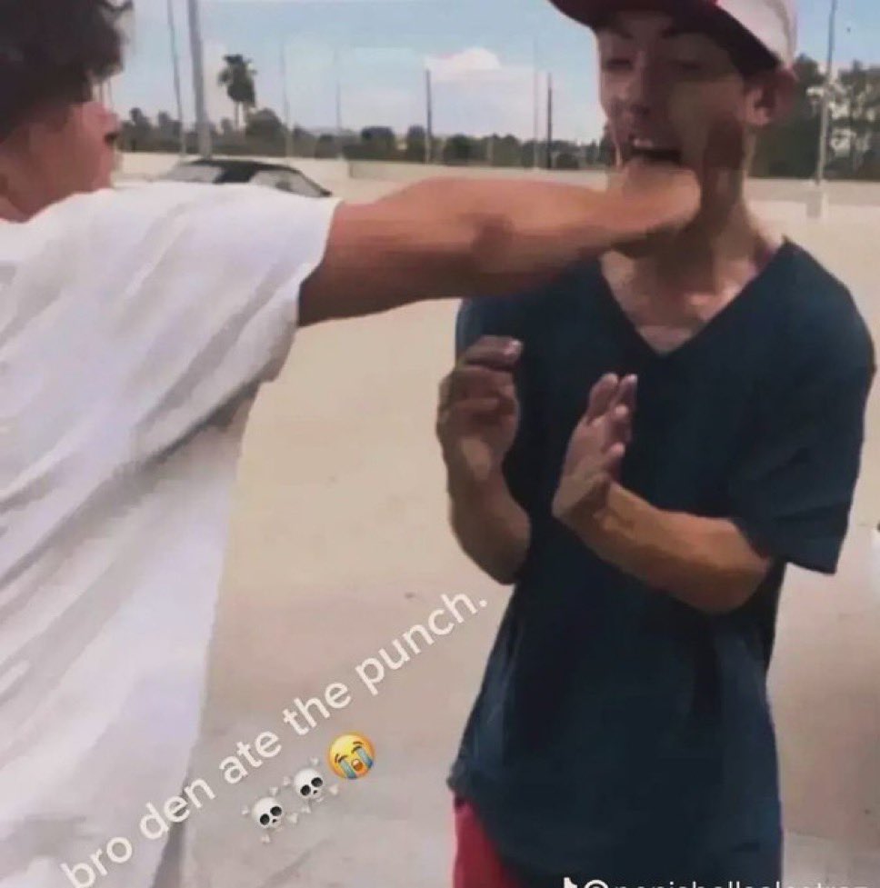 unbasedsavage's tweet image. If “I eat those” was a person😭😭