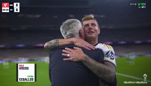 marca's tweet photo. 🥲🥲 Llegó el momento que no queríamos ver...

El adiós de don @ToniKroos al Santiago Bernabéu https://t.co/16j8pa5xe7