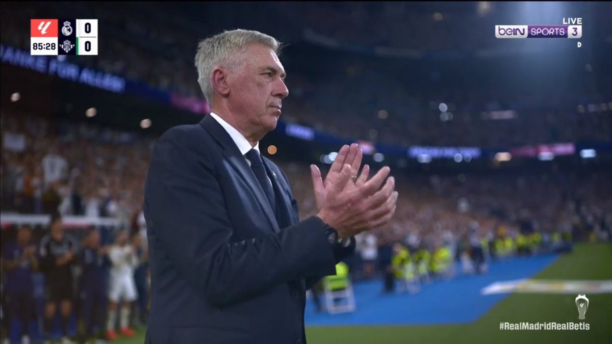 SeputarMadrid's tweet photo. Toni Kroos mengucapkan selamat tinggal pada publik Santiago Bernabeu. Pertandingan terakhirnya di stadion ini telah usai. 💔 https://t.co/TJ20EFz5OC