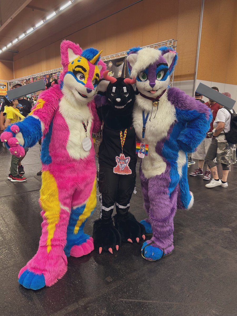 Crait_rat's tweet photo. Had a very nice day at the Wels Comic con! Meet so many friends and new people. If you know the @ of anyone in the picture feel free to add them!

#Acc #furry #furryfandom #fursuit #fursuiting #comiccon https://t.co/GENxMCcNig
