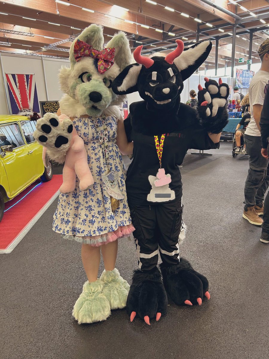 Crait_rat's tweet photo. Had a very nice day at the Wels Comic con! Meet so many friends and new people. If you know the @ of anyone in the picture feel free to add them!

#Acc #furry #furryfandom #fursuit #fursuiting #comiccon https://t.co/GENxMCcNig