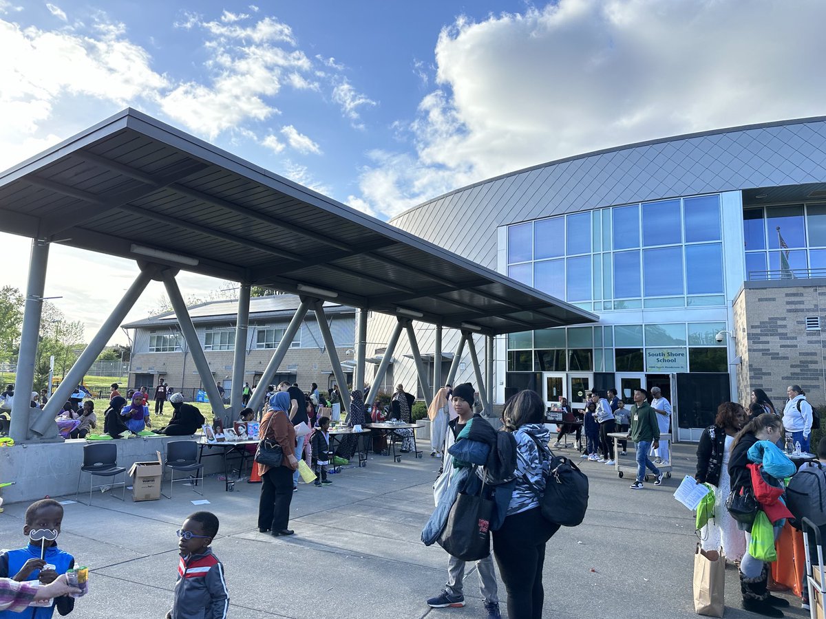 hyndoozy's tweet image. It was a great evening for a #communityresourcefair in #rainerbeach so proud of our #southshore team #communitymatters