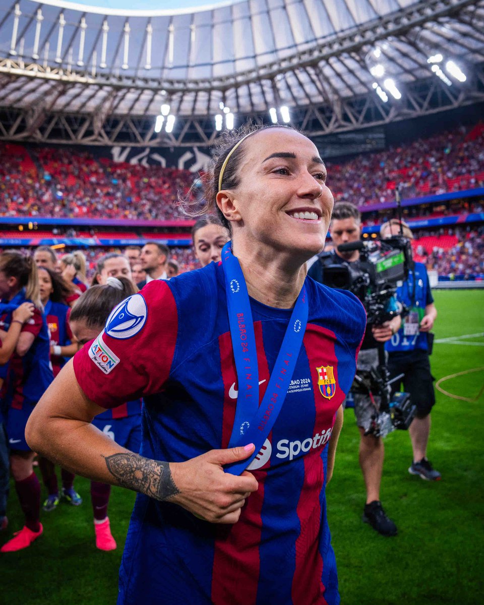 lisbett_fcb's tweet photo. Lucy Bronze no ha perdido nunca una final de champions, ha ganado todas las que ha jugado, increíble 🏆❤️ https://t.co/lggV9eBTpj