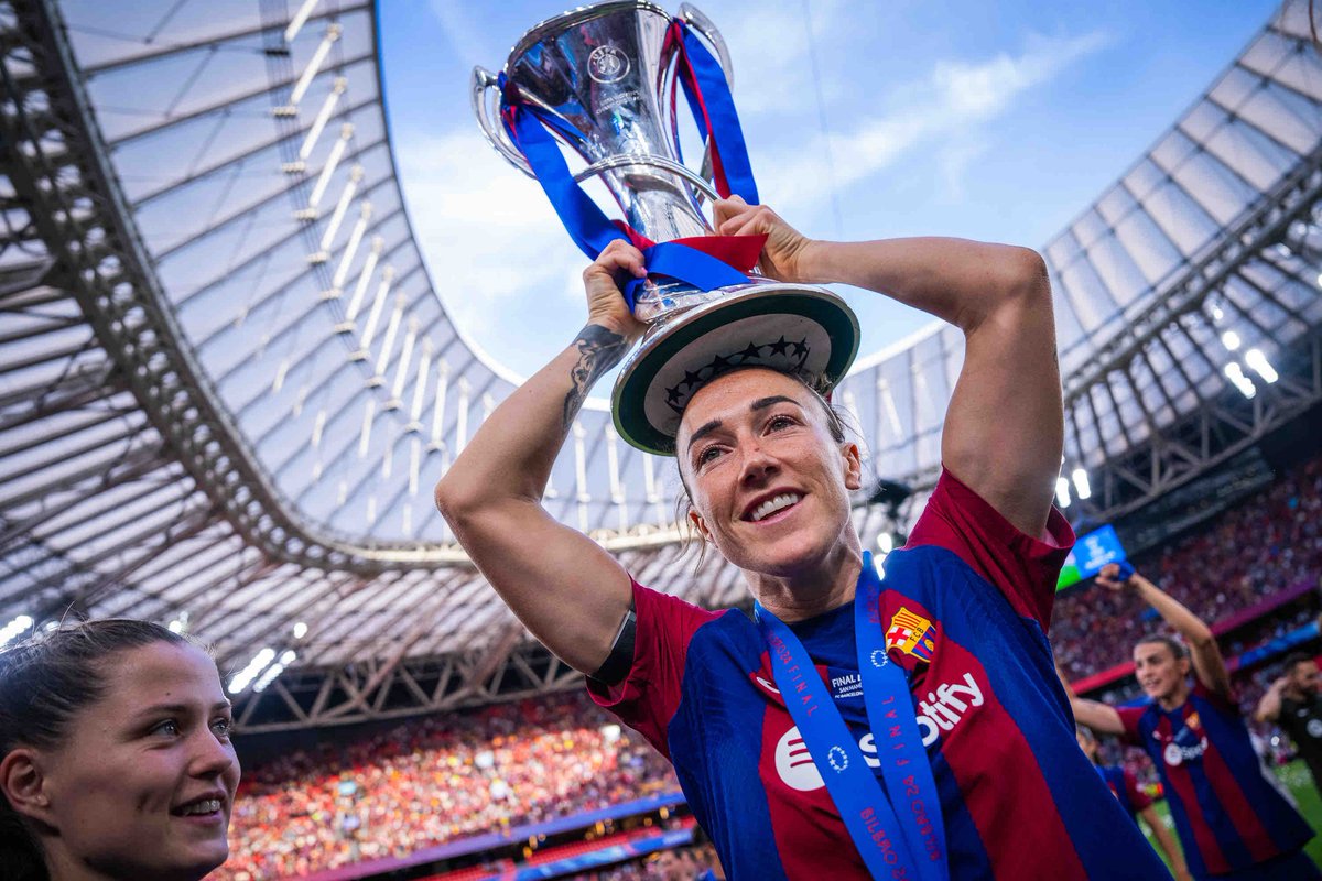 lisbett_fcb's tweet photo. Lucy Bronze no ha perdido nunca una final de champions, ha ganado todas las que ha jugado, increíble 🏆❤️ https://t.co/lggV9eBTpj