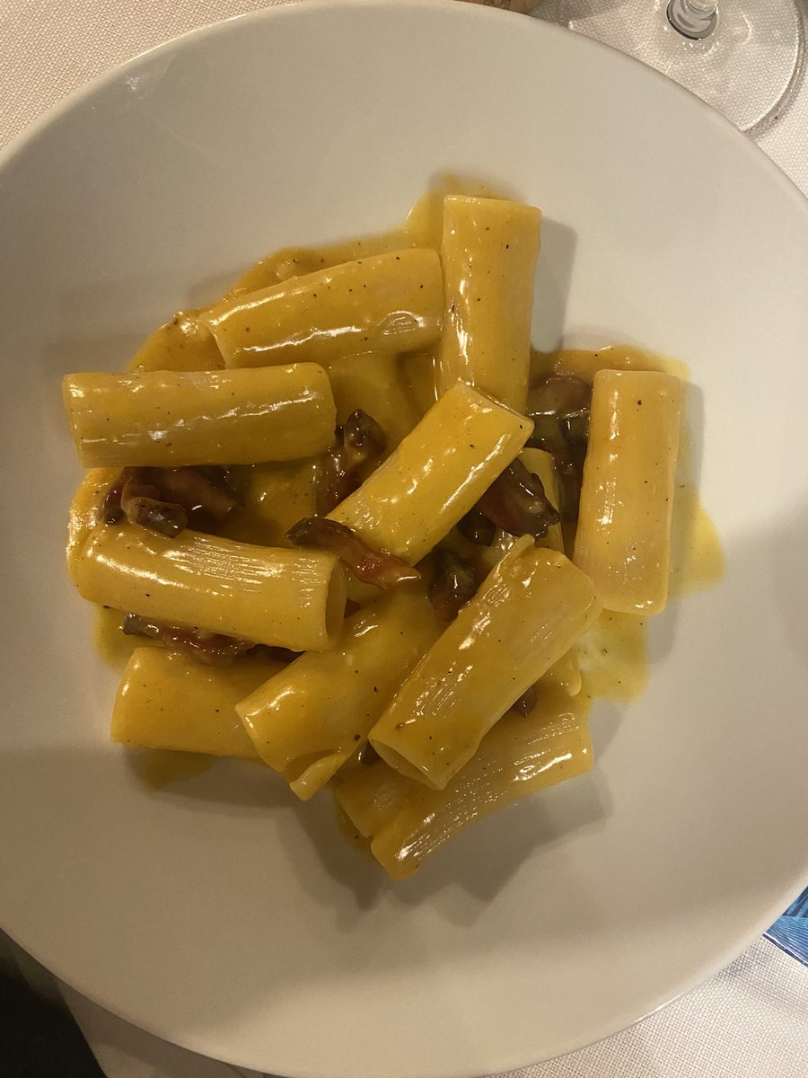 Io odio la cucinata romana ma l’unica cosa che mi fa andare fuori di testa è la carbonara (e il carciofo alla giudia)