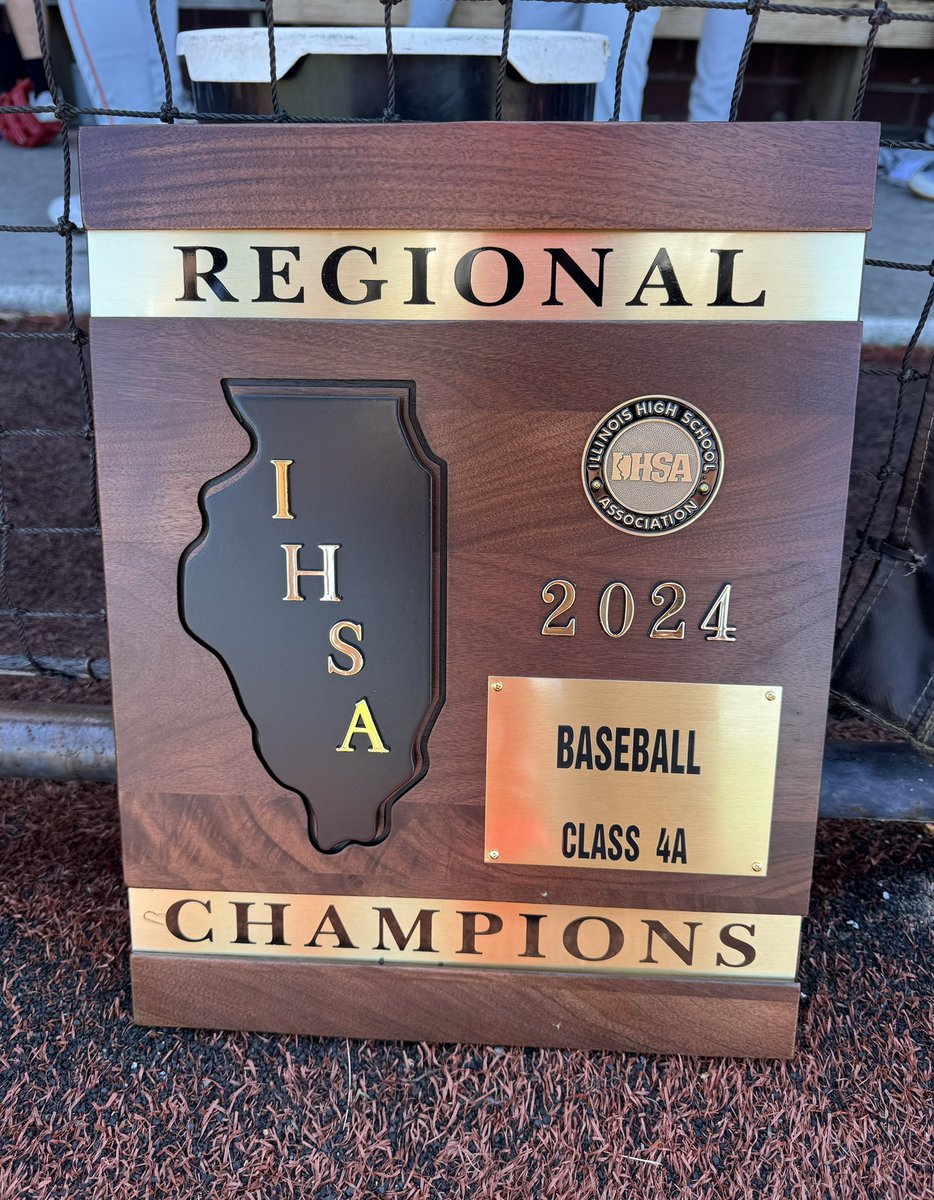 CoachHuff35's tweet photo. The Birds brought the hardware back to A-Town today - Haven’t held one of these plaques in hand since 2000, 2001 and 2002 - Kids battled today through some tough innings and found a way 💪🏽👏🏽🏆🎯⚾️ #RedbirdPride https://t.co/ZUn4kw20LK