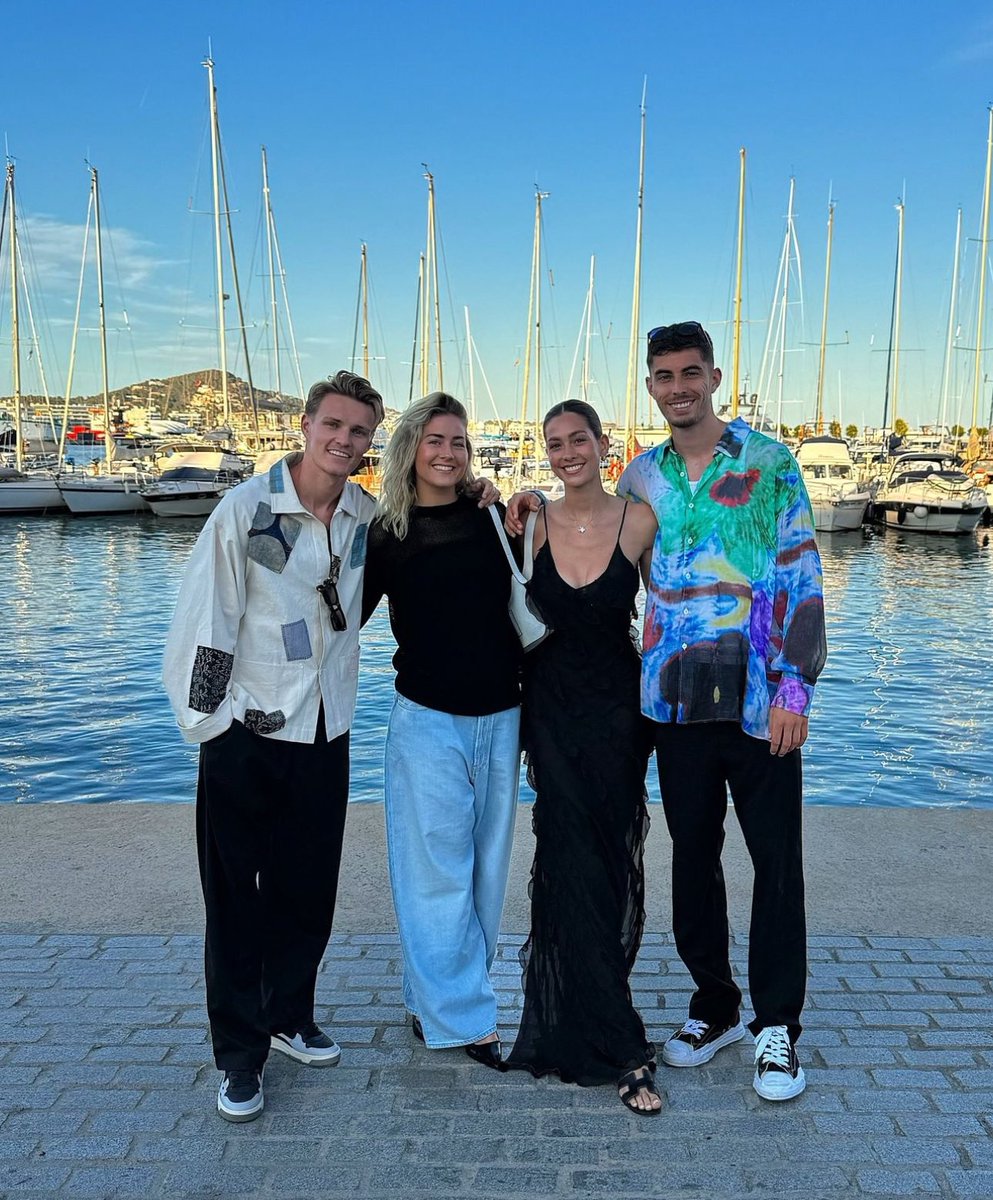 🔴⚪️ 💫| Ødegaard and Havertz on holiday with their partners ⛅️ @Arsenal #AFC