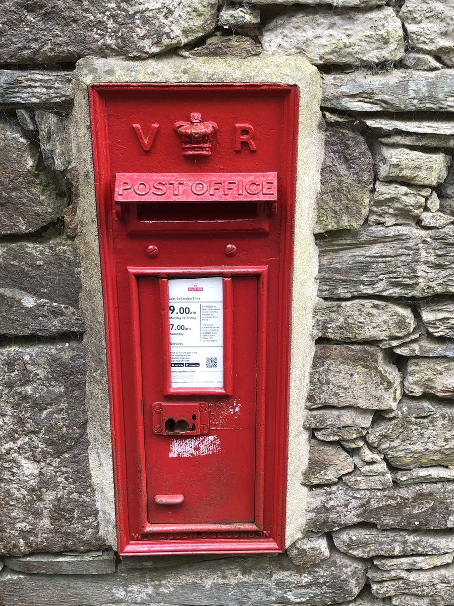 loft64's tweet photo. Seen in Mousehole #postboxsaturday https://t.co/gBq2zGtl1t