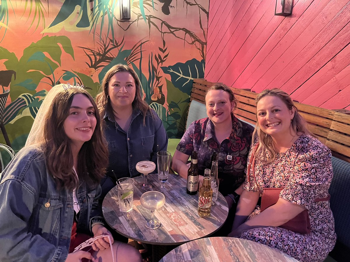 katesutton70's tweet photo. Waiting for our booth- Tequilla Mockingbird #Meghen https://t.co/h2y9XcZnWZ