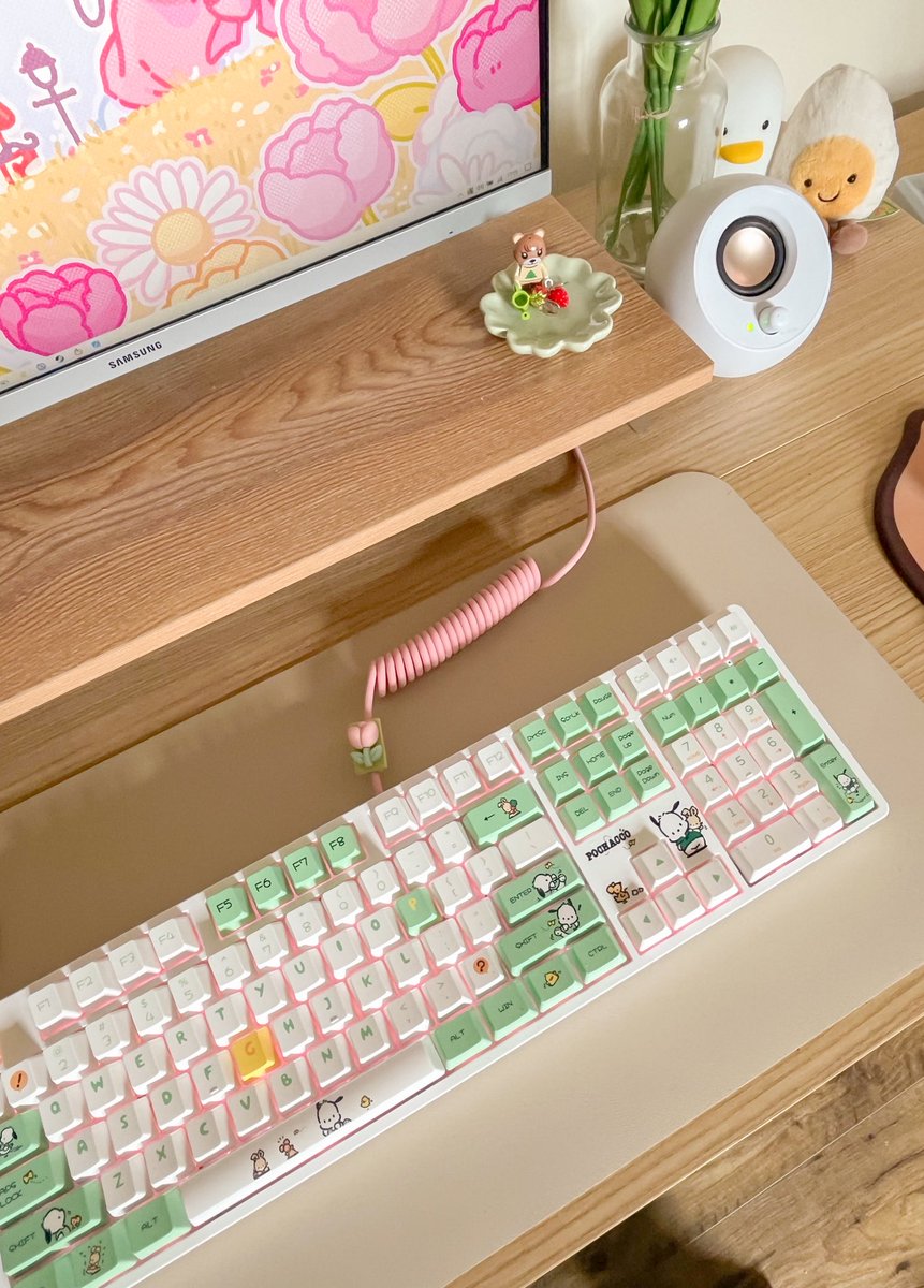 weekends 🌷🍒

 #cozygaming #deskinspo