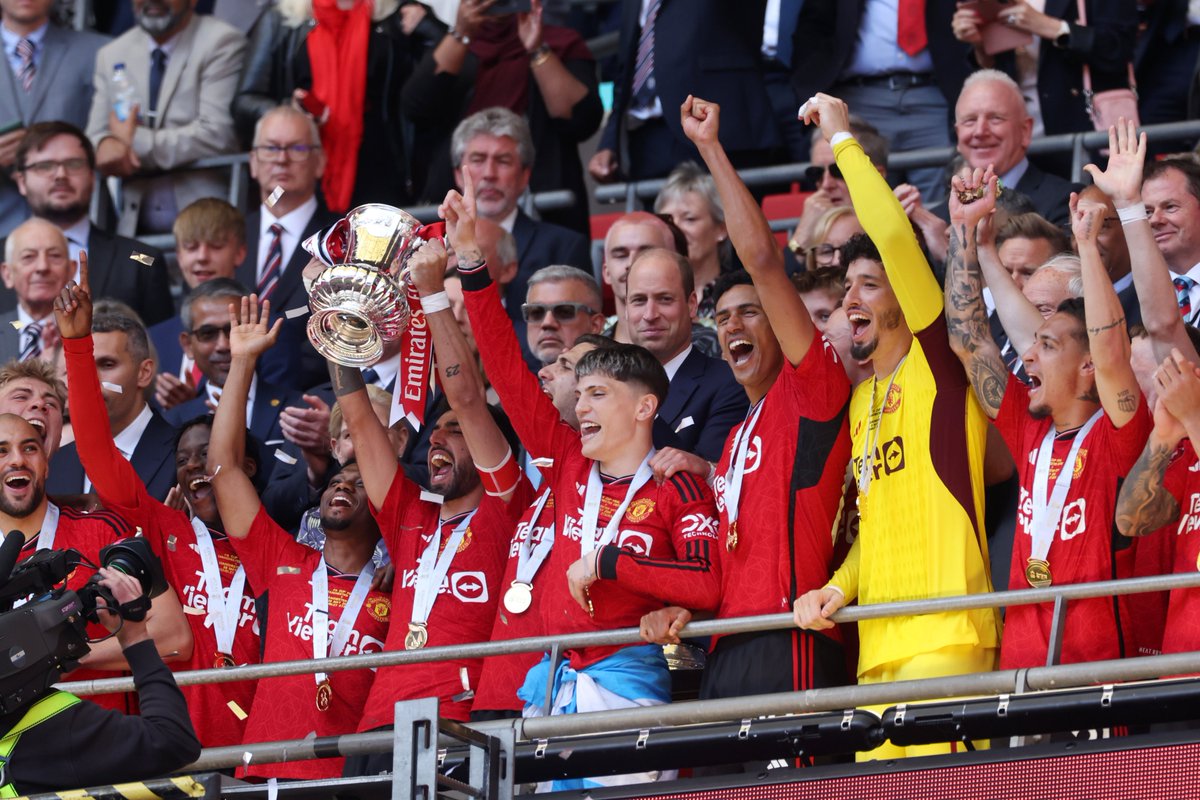 UnitedStandMUFC's tweet photo. CHAMPIONNNNNNNS! 🏆 https://t.co/8N9zCahjqF