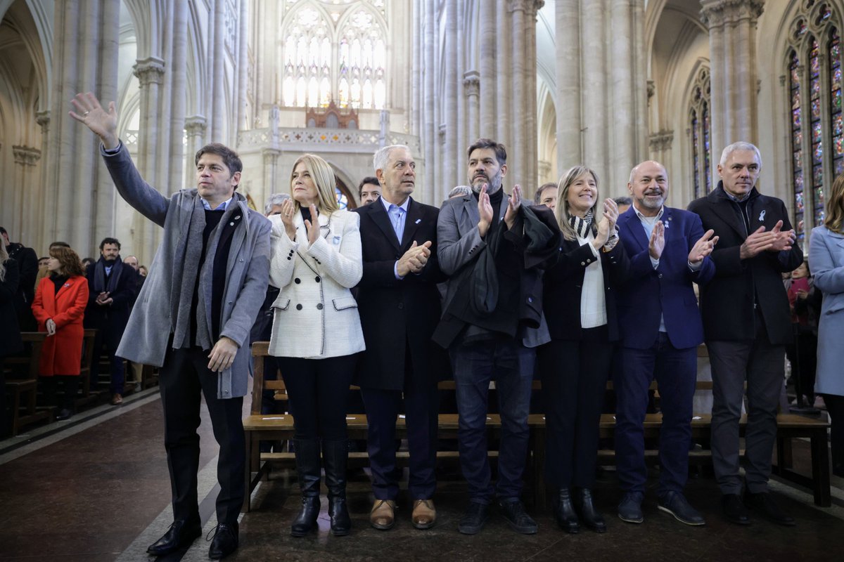 Kicillofok's tweet photo. Participamos del tradicional Te Deum por el #25DeMayo en la Catedral de La Plata, junto a representantes de diferentes credos.

Compartimos las palabras del Arzobispo Gabriel Mestre sobre la importancia de no permanecer indiferentes frente a las necesidades de nuestro pueblo y de mejorar nuestra capacidad de escucha para poder dar respuestas y construir un mejor futuro.

¡Viva Argentina! ¡Viva la Patria! 🇦🇷