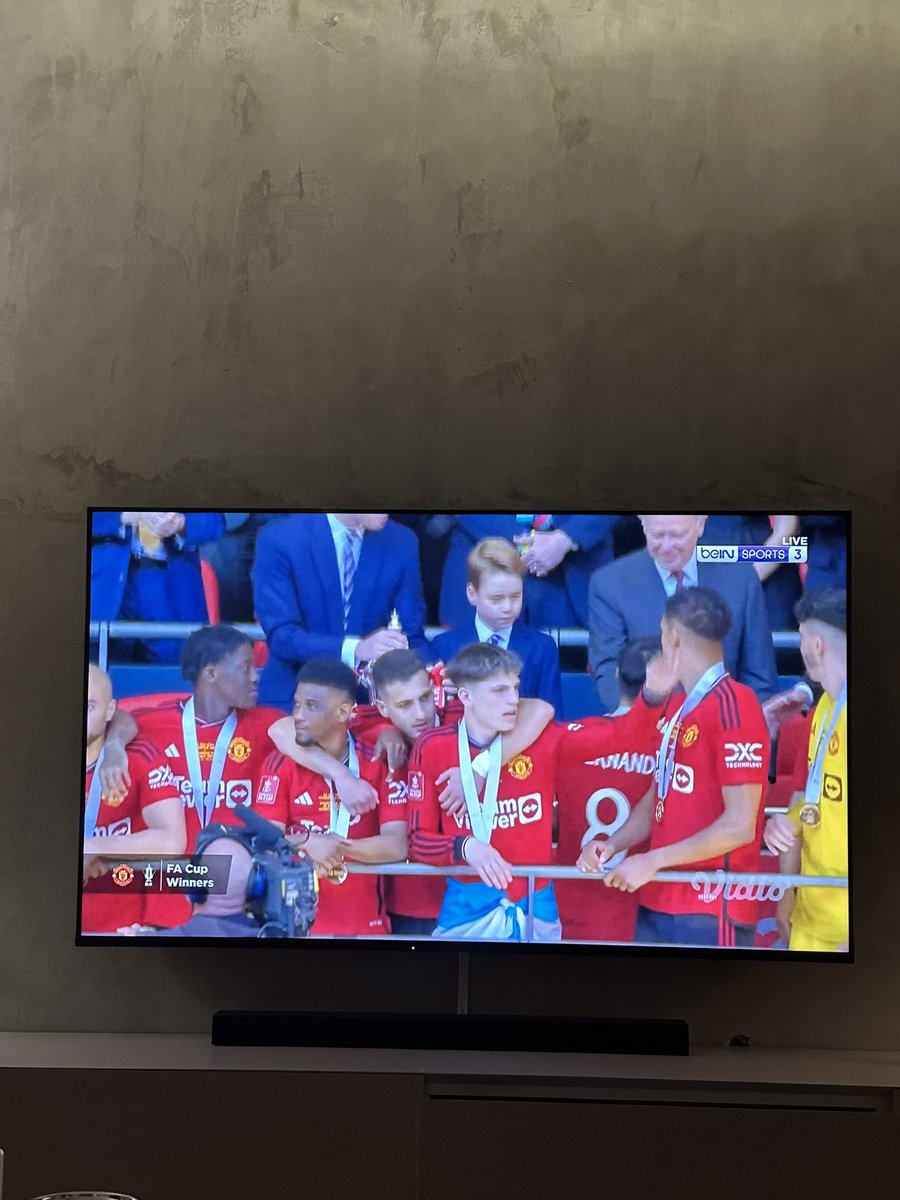 stephennoei's tweet photo. Juaraaaaaaaa #MUFC https://t.co/1KZxvQx8qr