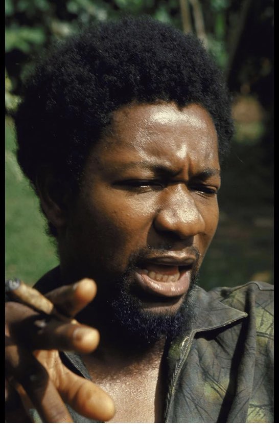 HiikyaaTor's tweet photo. Where did this internet children see the picture of Prof Wole Soyinka?
We play too much!!!
Small thing you guys went to 1960's https://t.co/FhlIJWCH6g