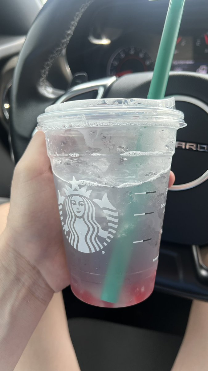 jjay2142's tweet image. New drink for starbucks taste like it was freshly squeezed out of an elixir pump 🤧